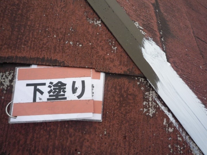 金属部分へ錆止め塗料を下塗り
