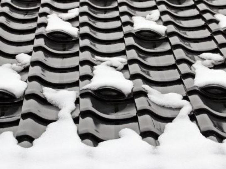 雪害に備えて雪止めを