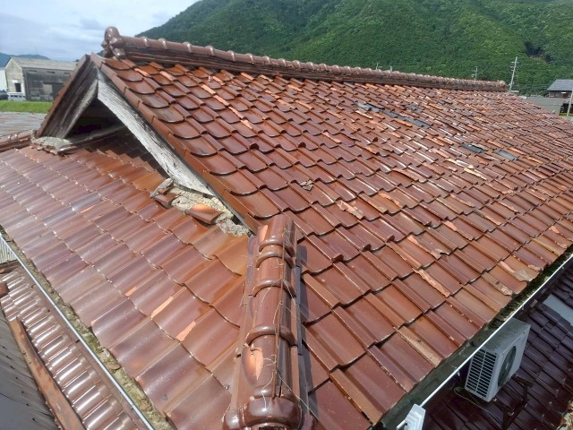 瓦屋根