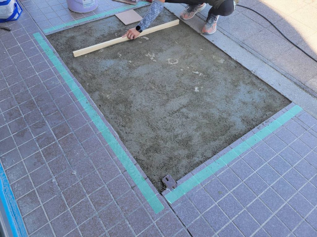 定規で下地をならす