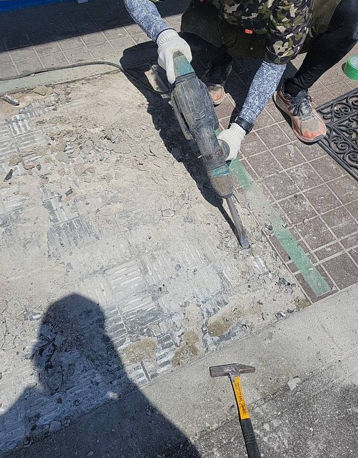 タイル斫り