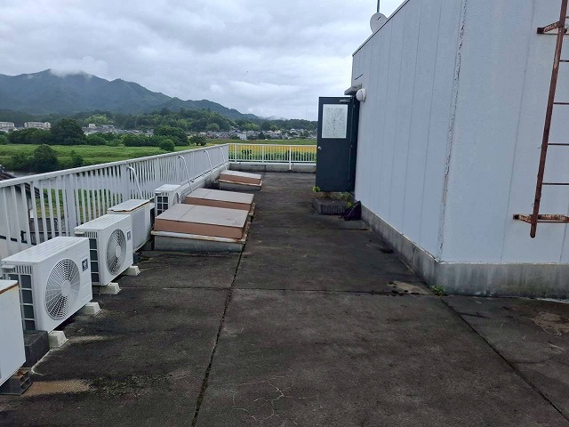 屋上から雨漏り