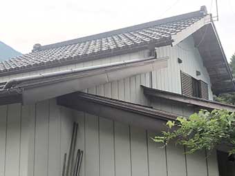 沼田市利根町建物西側