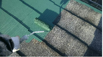 前橋市荒子町M様邸屋根の中塗り