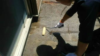 前橋市元総社町ベランダ防水2回目施工中