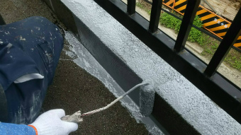 前橋市元総社町ベランダ防水立上り塗装1回目