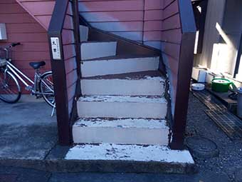前橋市昭和町住宅外階段