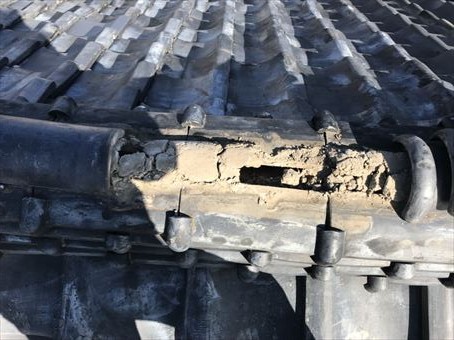 前橋市若宮町屋根瓦の棟瓦の下