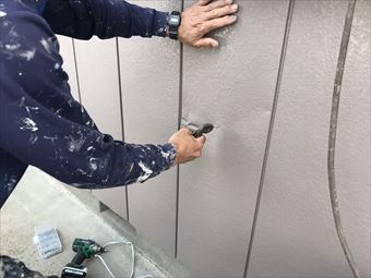 太田市朝日町Y様外壁凹み補修②