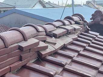 前橋市六供町屋根の棟瓦のズレ