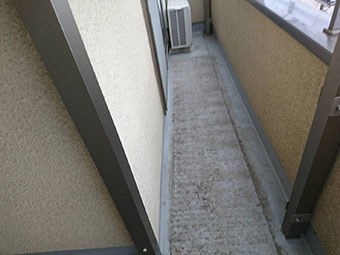 藤岡市 ベランダ洗浄前 撤去後