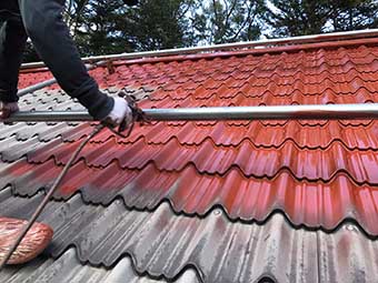 屋根下塗り吹き付け