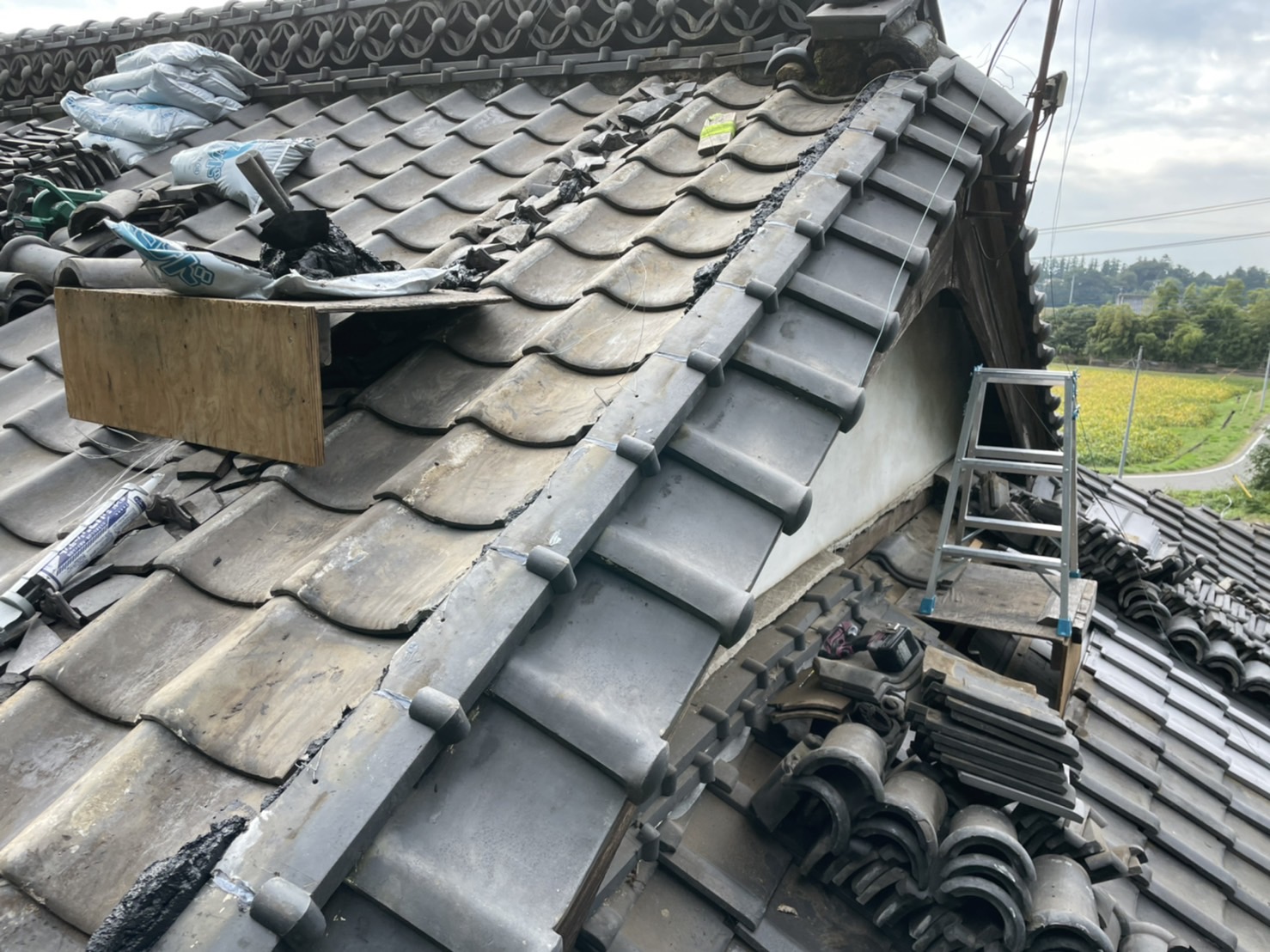 瓦の積み直し