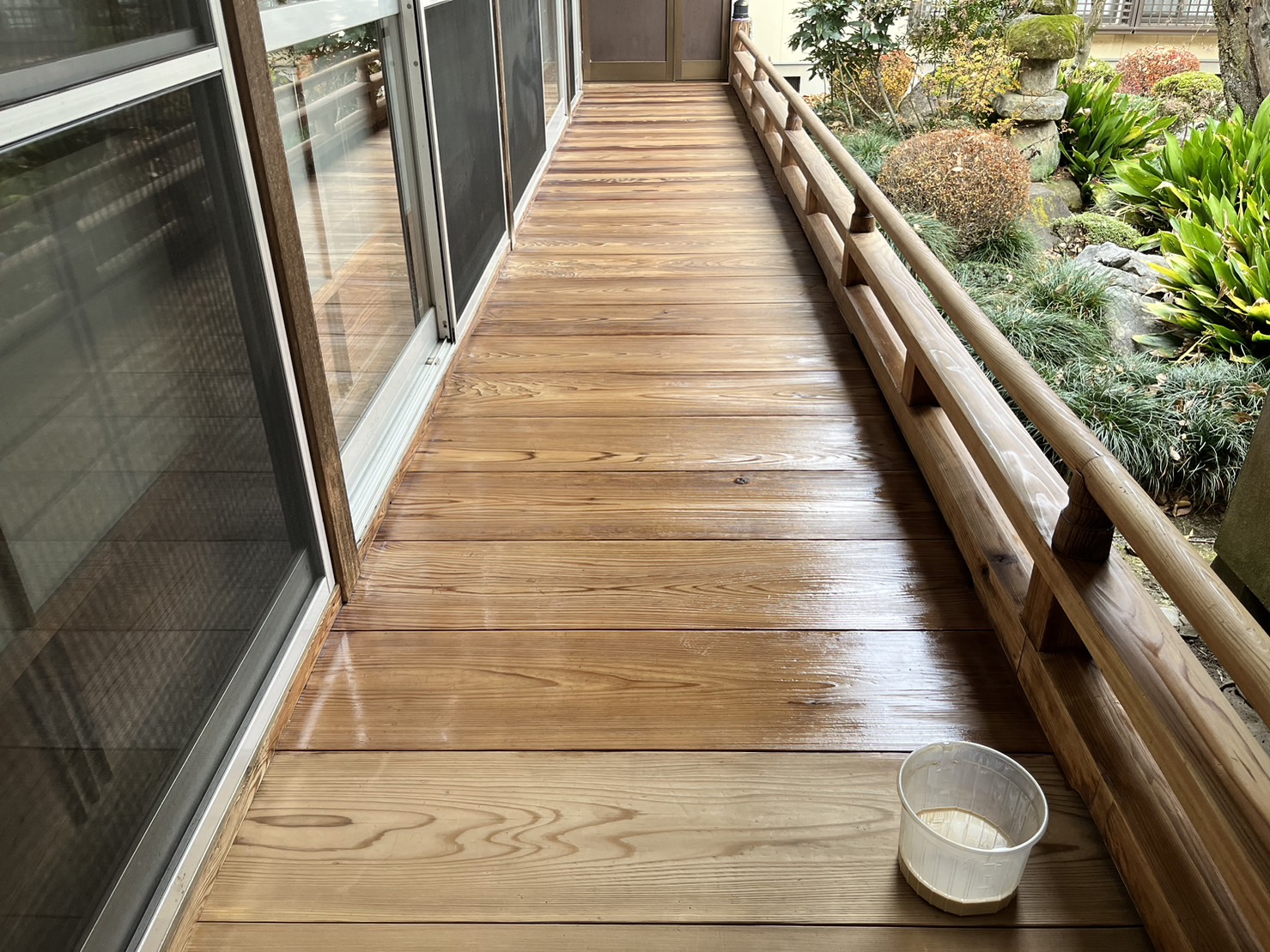 防虫・防腐剤を塗布