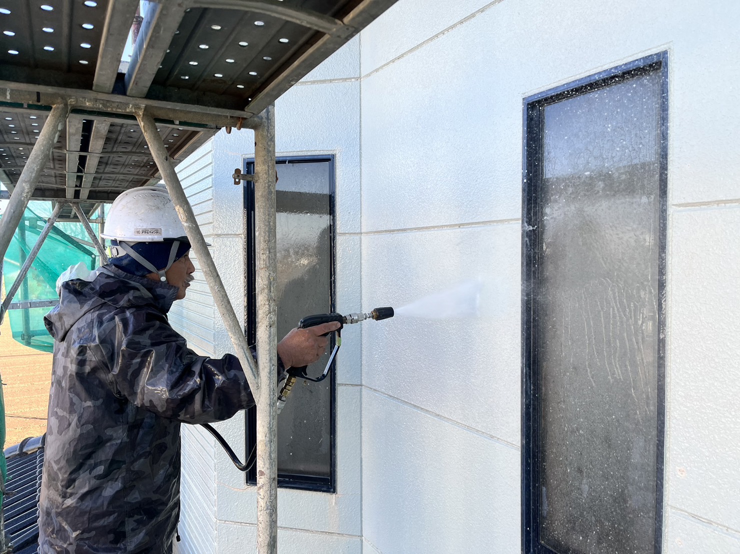 カベの洗浄作業