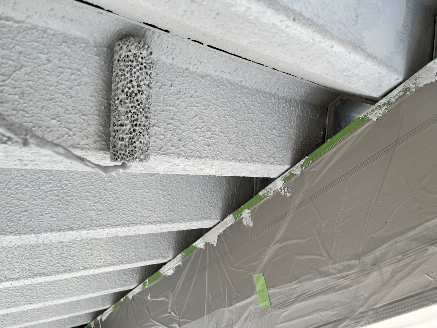 中塗り作業です。