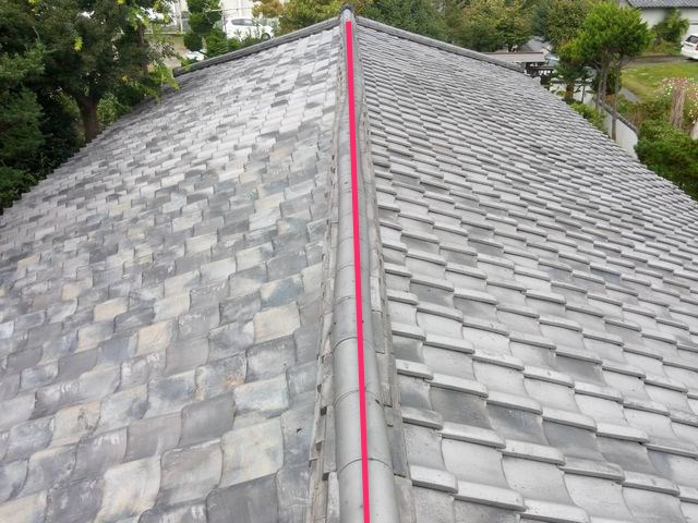 高崎市足門町屋根棟瓦のゆがみ