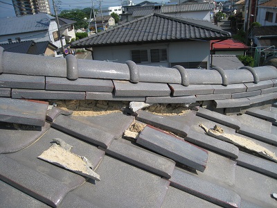 地震による崩れ