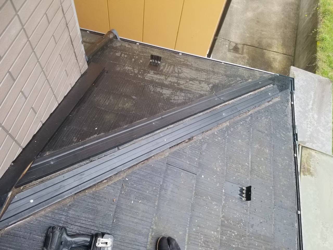 傷んだ棟板金