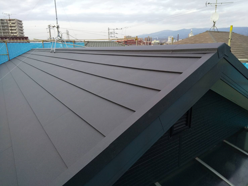 屋根カバー工法施工後　ガルバリウム鋼板