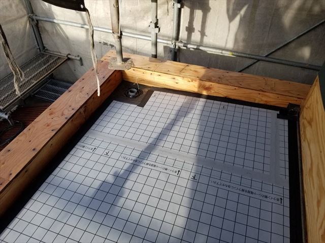 沼津市　ベランダ防水塗装前の排水口処理