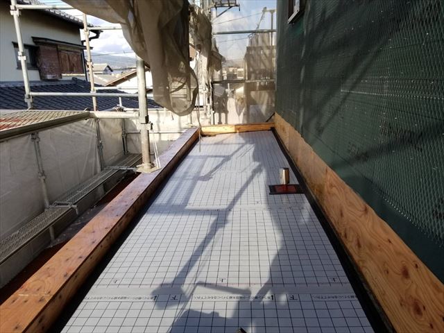 沼津市小諏訪　ベランダ防水塗装の為の下地