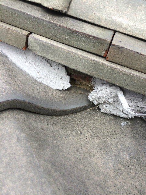 長泉町屋根コテを使い補修