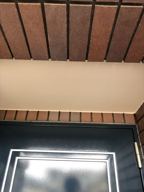 沼津市　玄関上軒天井塗装後