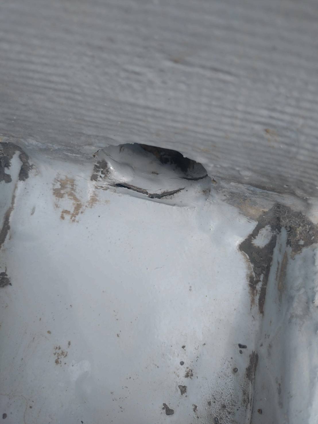 排水口の傷補修前