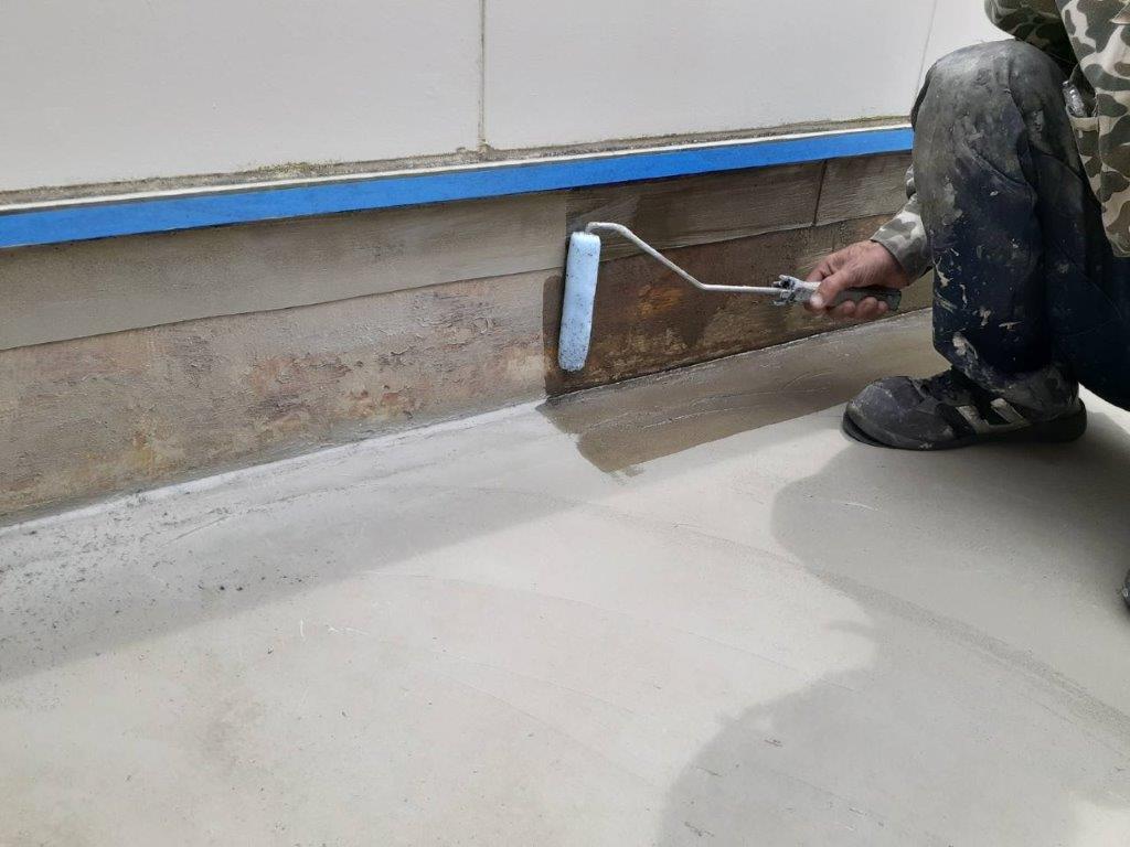 防水工事　下地処理　カチオン材塗布作業