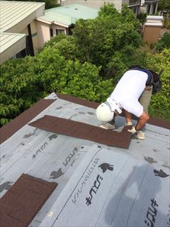 ゴムアスルーフィング敷き