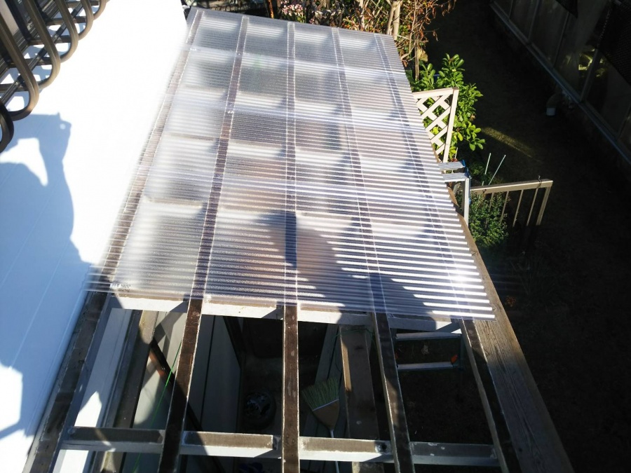 ポリカ波板貼り