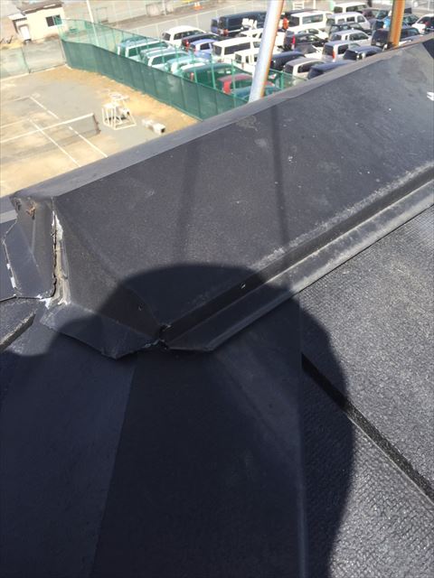 沼津市の住宅屋根の棟ビス緩み