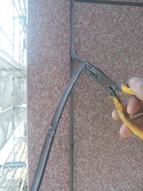 長泉町外壁の剥がしたコーキング取り