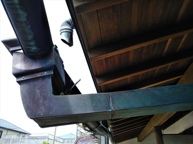 沼津市大雨の影響で雨樋破損