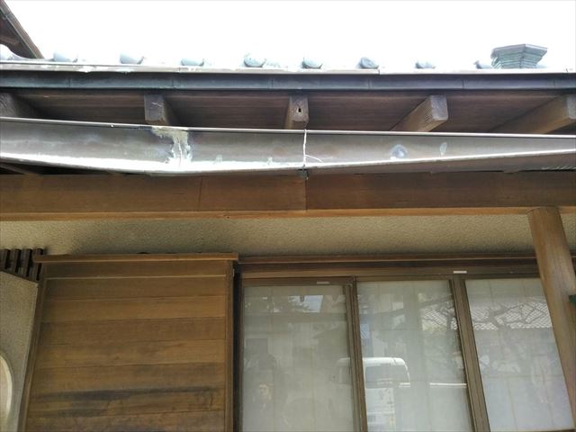 沼津市雨樋変形