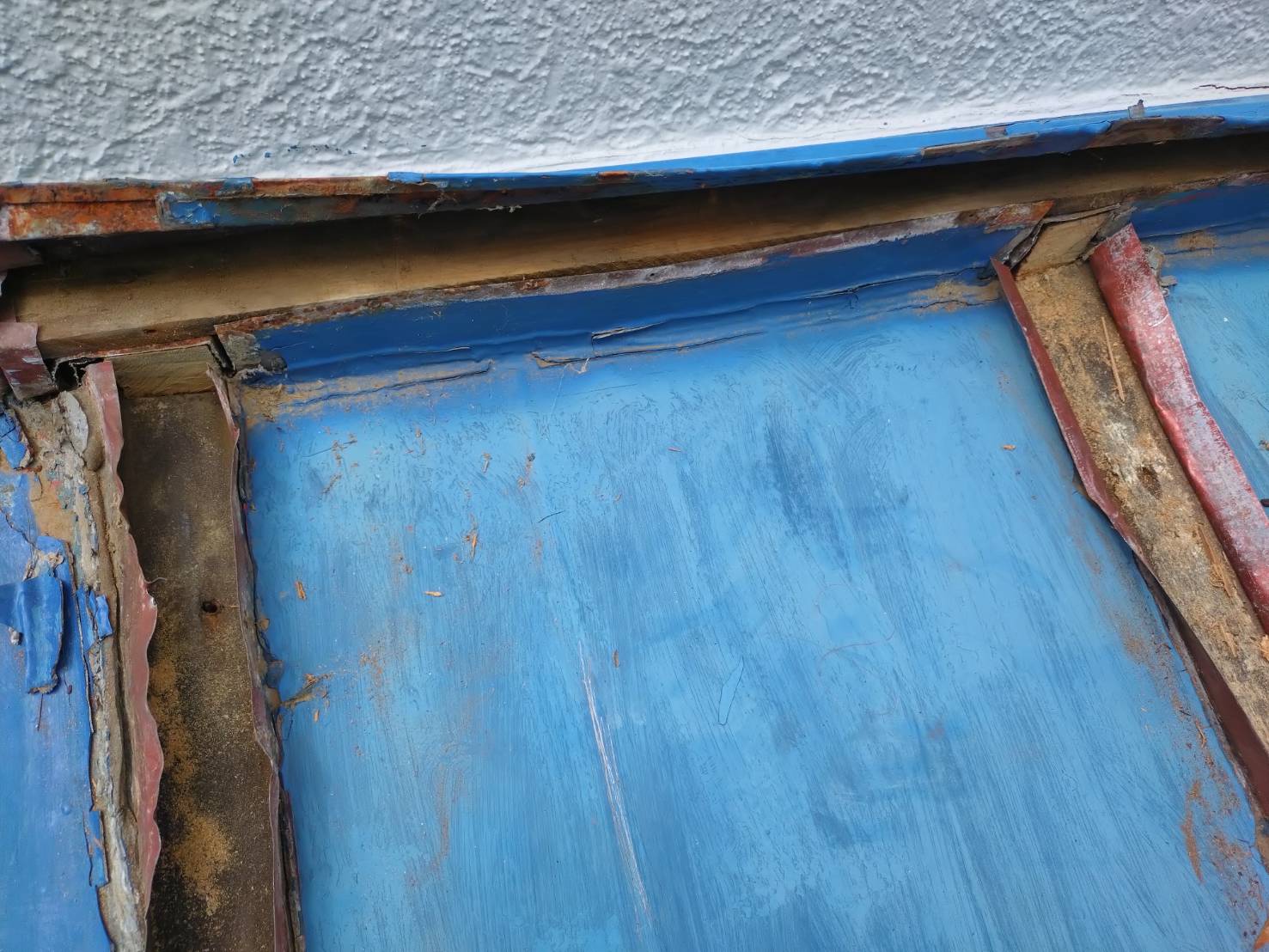 トタン屋根細部