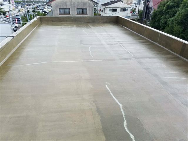 函南町　屋上に亀裂