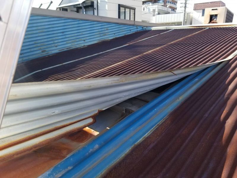 沼津市トタン破損修復
