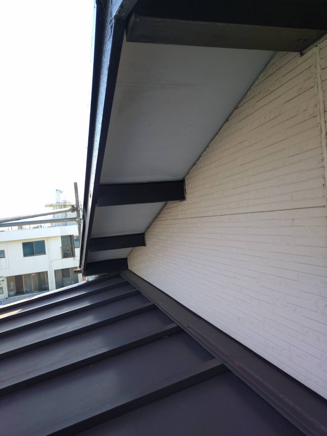 劣化部分の撤去と下地の確認