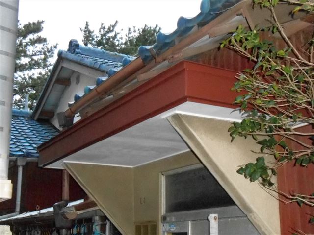 富士市玄関屋根修理