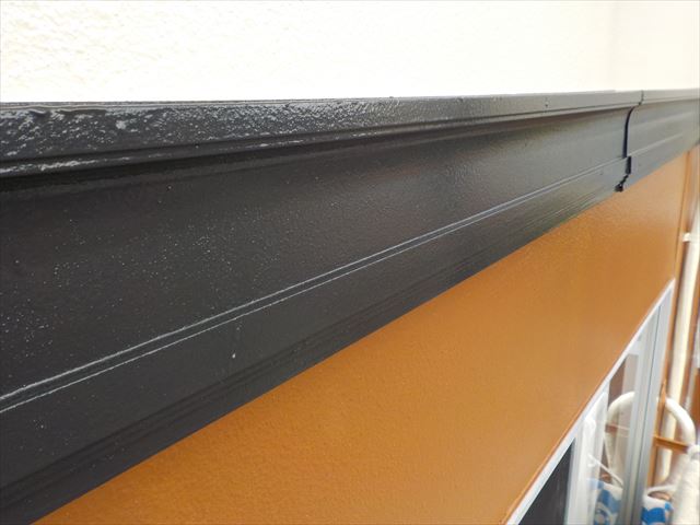 三島市アパート帯部分塗装仕上げ