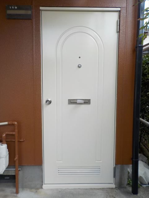 三島市アパートドア塗装仕上げ