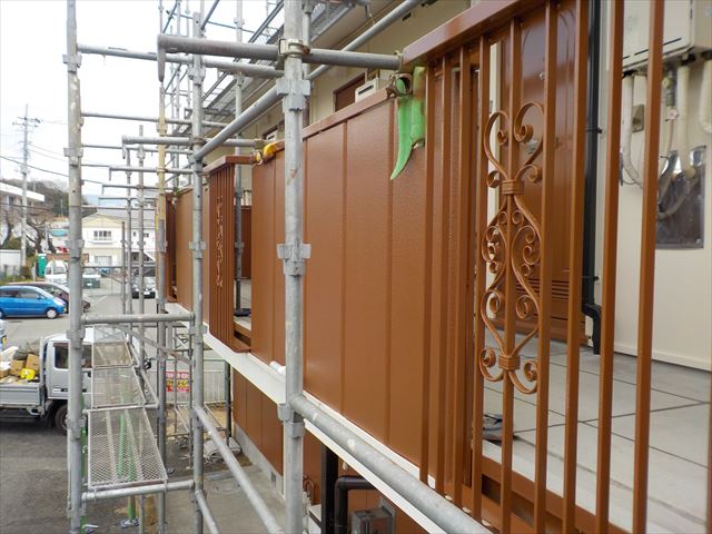 三島市アパート手摺塗装仕上げ