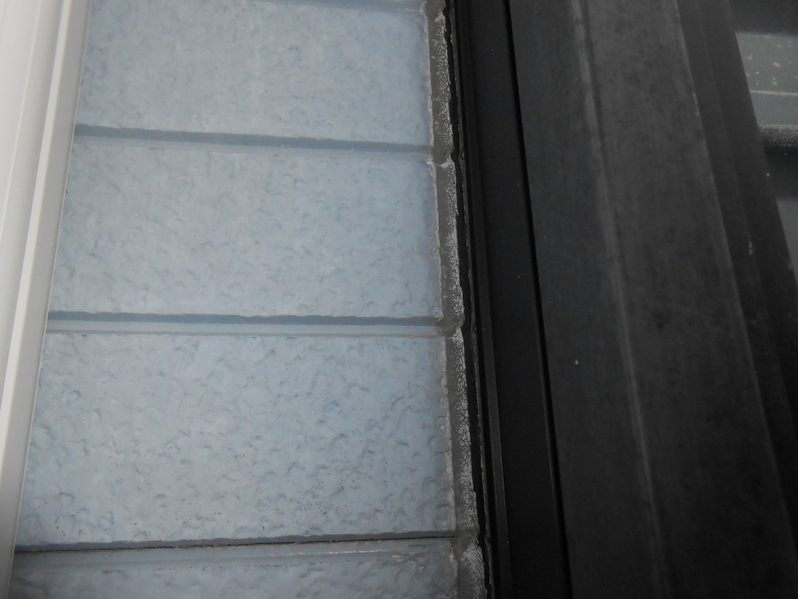 沼津市サッシ廻りコーキング劣化