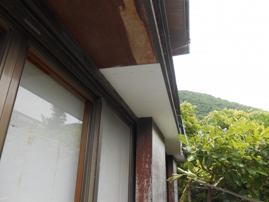 霧除けベニヤ剥がれ