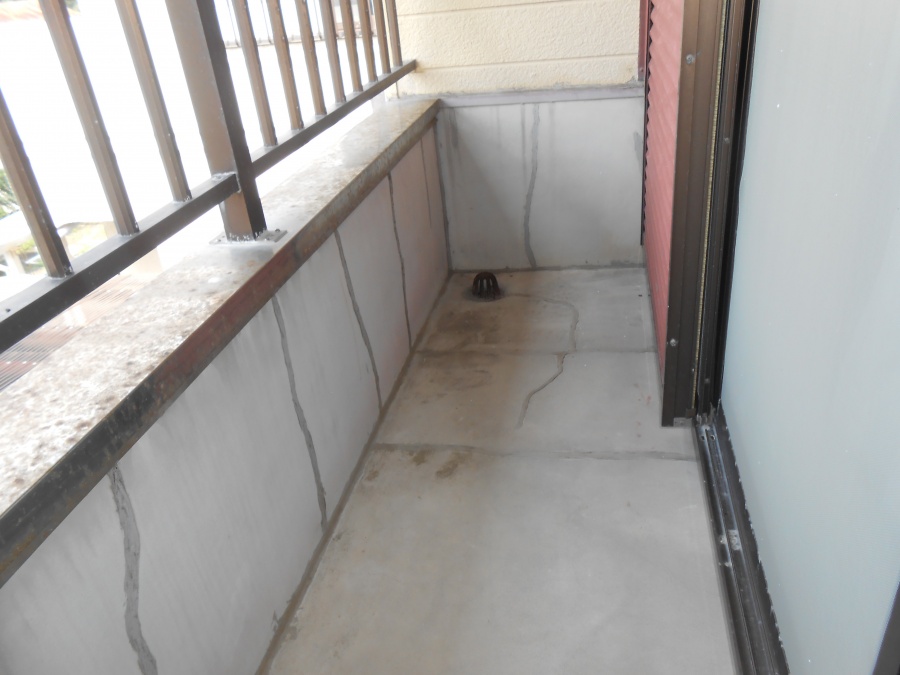 ベランダにクラック