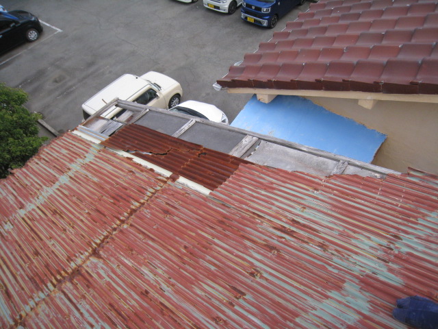 トタン屋根腐食部分