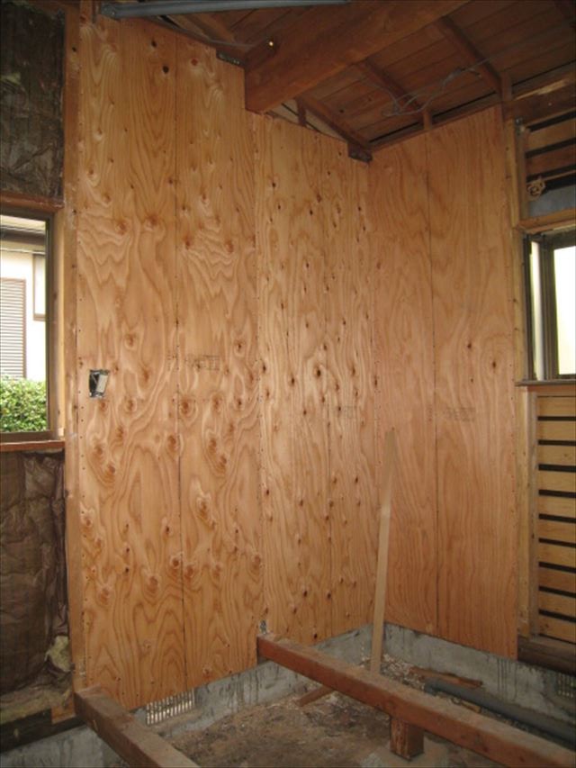 地震に備えて構造合板を貼りました
