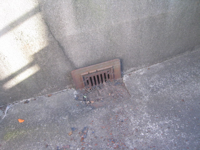 腐食したルーフドレイン